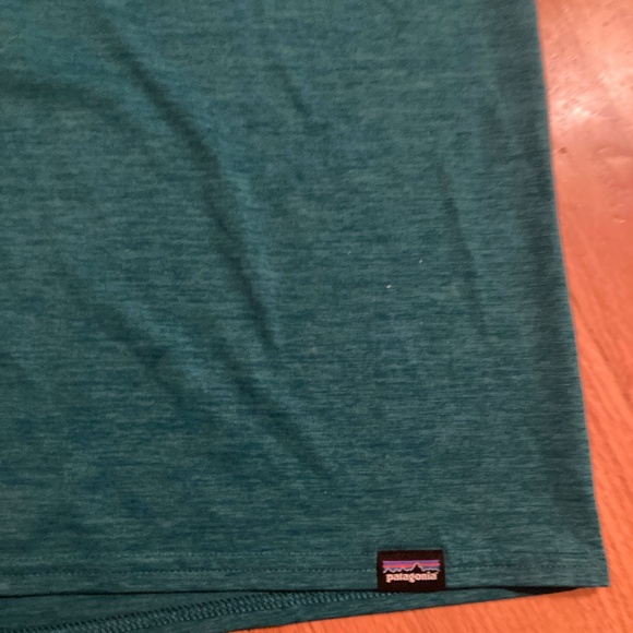 W's Patagonia Teal Sun Shirt Hoodie - Picture 3 of 5